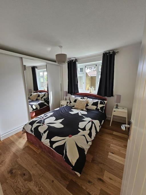 Comfortable Two Bedroom Flat Brighton Bagian luar foto